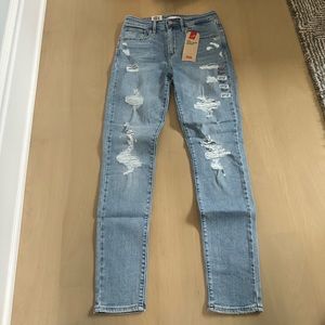 Levi’s High Rise Skinny ripped jeans